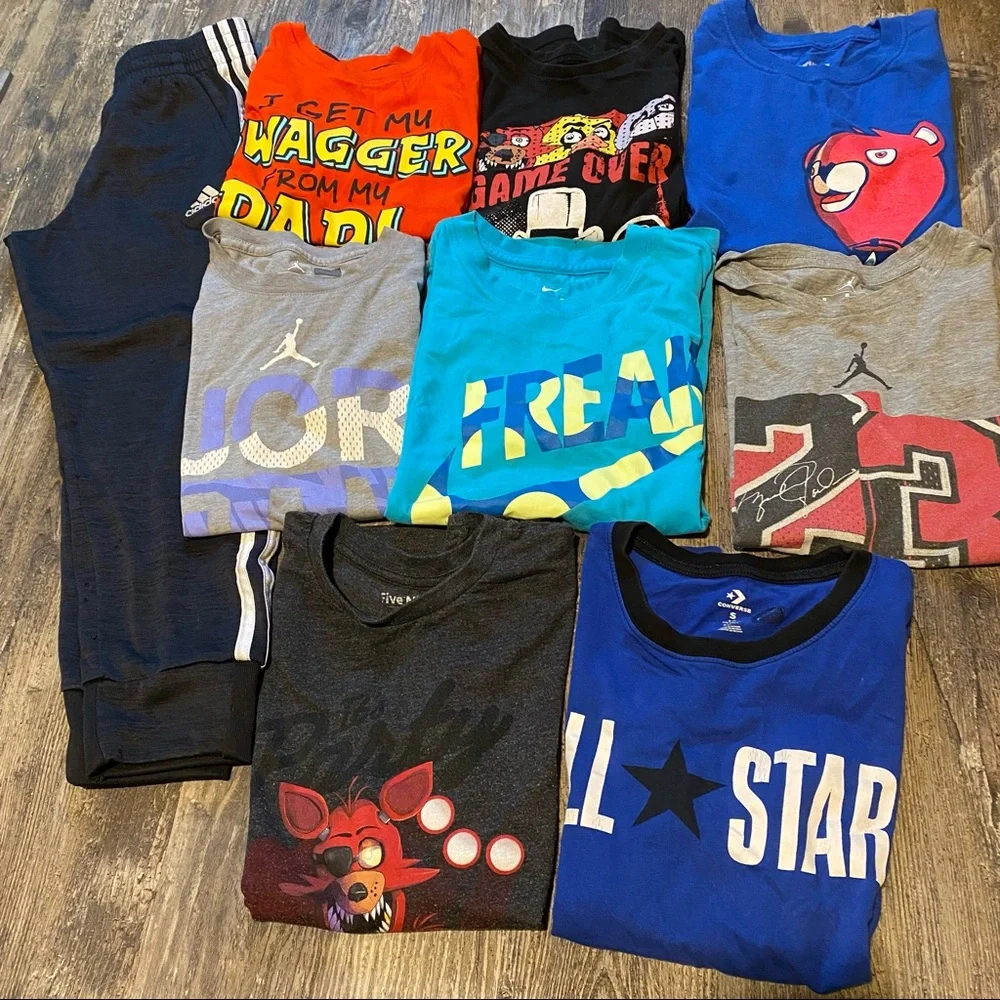 ❌SOLD❌ 9 pieces Clothing Lot - 8 T shirts 1 pair of pants - Picture 1 of 16